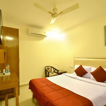 Oyo 5190 Hotel Golden Inn Chandīgarh Dış mekan fotoğraf