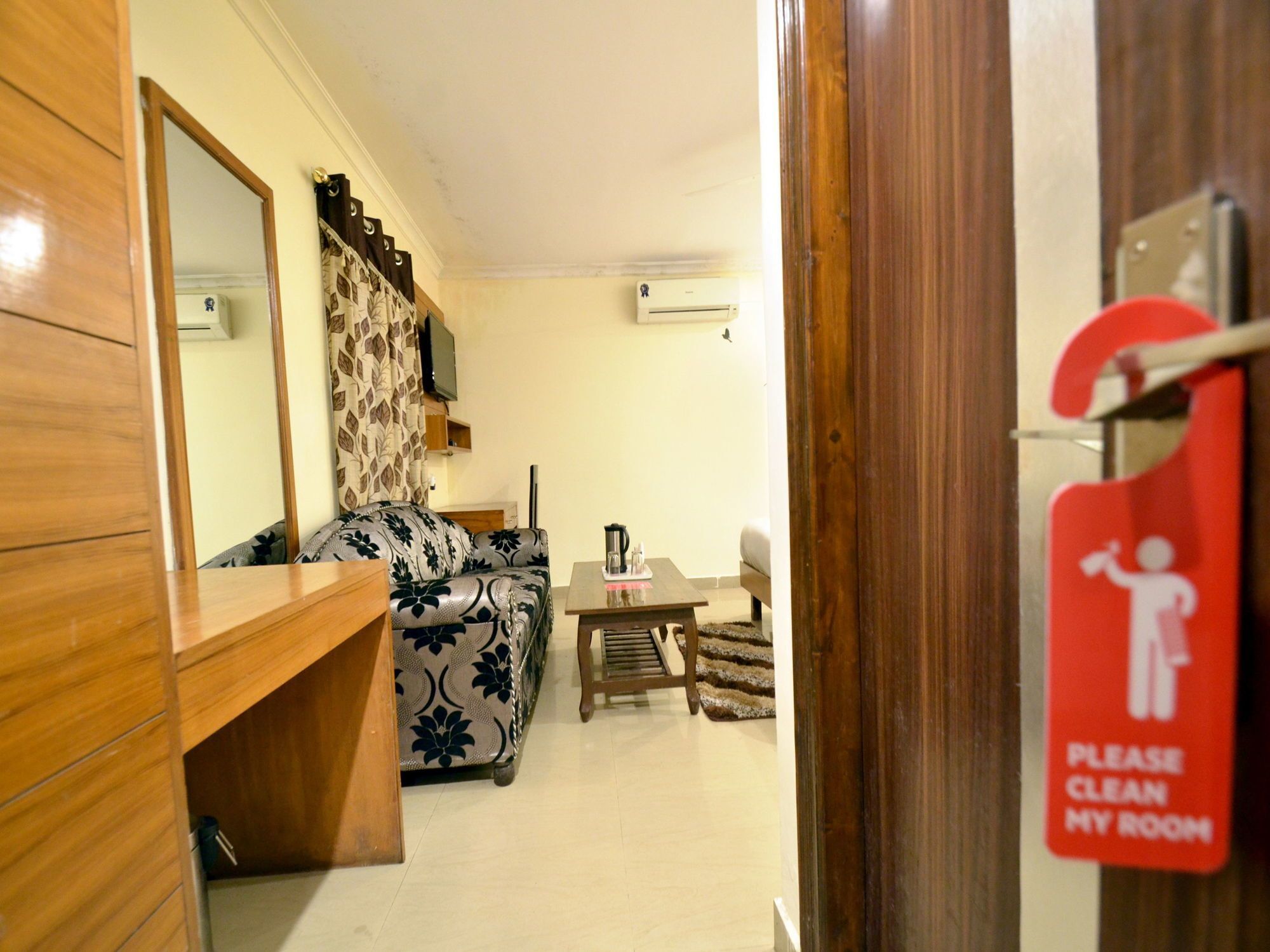 Oyo 5190 Hotel Golden Inn Chandīgarh Dış mekan fotoğraf